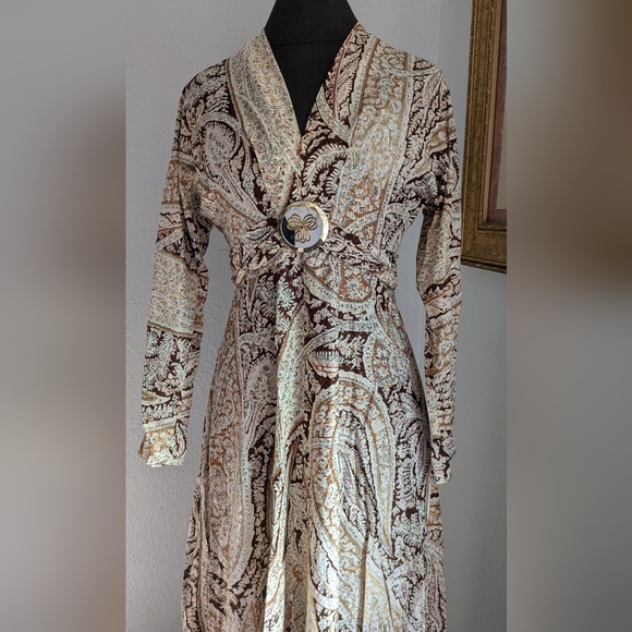 Beautiful 1970's Lurex Paisley Floral Hostess Maxi Dress - Picture 3 of 15